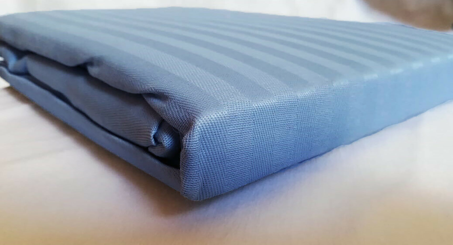 **Luxury Satin Stripe Zipped Mattress Protector – Double-Sided Zipper Closure, 360° Full Encasement Cover, 30cm Deep Pocket, Anti-Bed Bug, Dust Mite & Allergen Protection, Hypoallergenic & Breathable Mattress Cover**